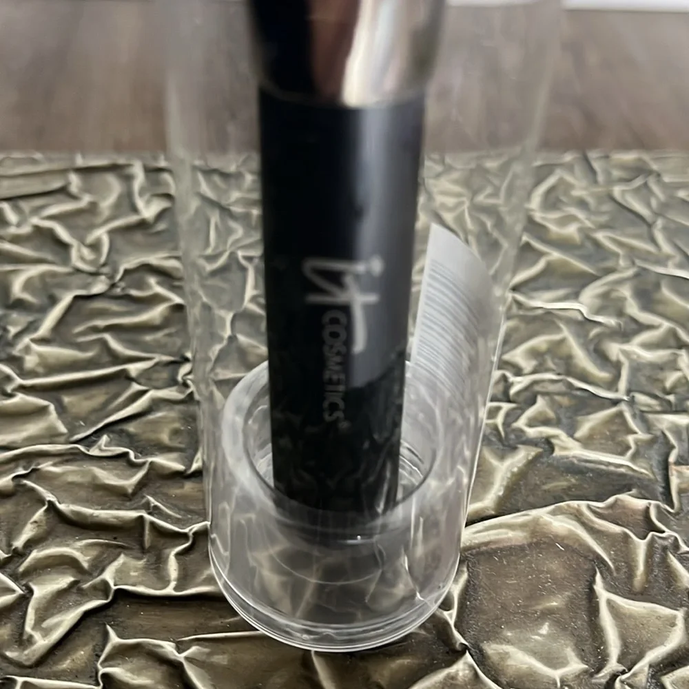 IT Cosmetics Makeup Brush
